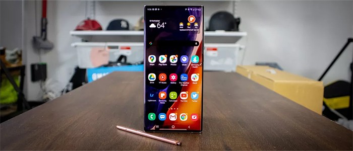 سامسونگ گلکسی Note20 Ultra 5G در کنار قلم S Pen